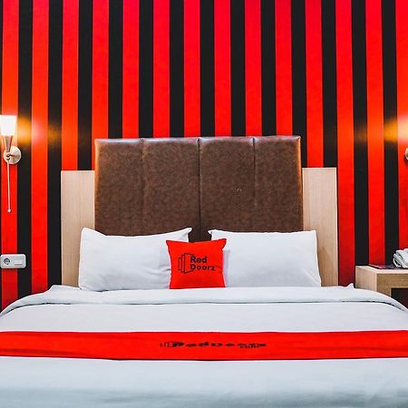 Reddoorz Plus Near Mall Panakukang Makasar Zewnętrze zdjęcie